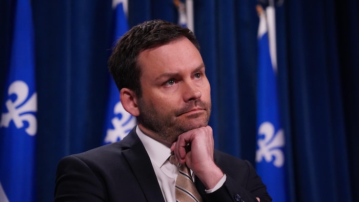 Paul St-Pierre Plamondon en point de presse à l’Assemblée nationale.