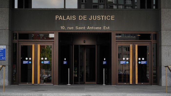 Vue extérieure du palais de justice de Montréal.