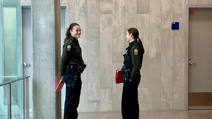 Les policières au palais de justice de Rimouski.