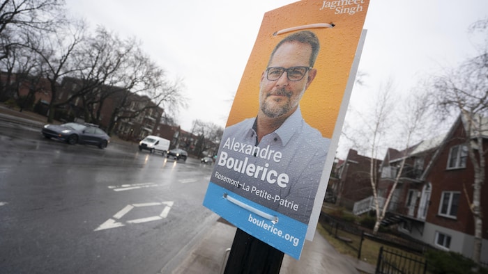 Une affiche électorale du candidat néodémocrate Alexandre Boulerice, dans Rosemont–La Petite-Patrie