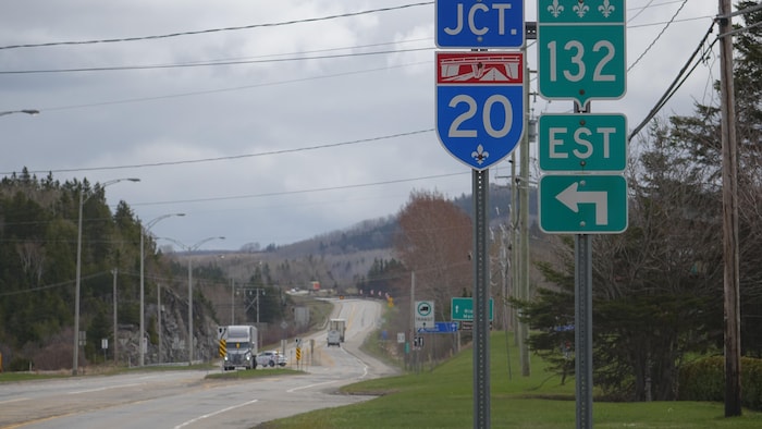 L'intersection de la route 132 et de l'autoroute 20 au Bic.