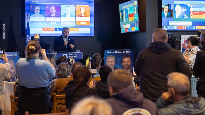 Pascal Bérubé s'adresse à ses partisans.