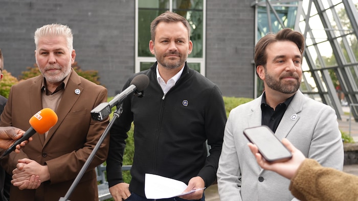 Pascal Bérubé, Paul St-Pierre Plamondon, et Yohann St-Pierre du PQ. 