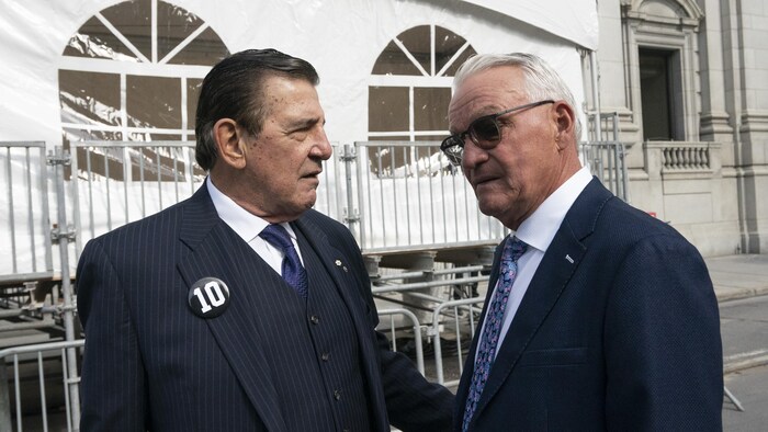 Deux hommes en complet
