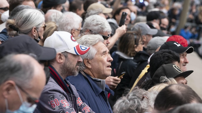 Une foule compacte
