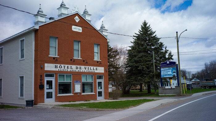 L'hôtel de ville de Sainte-Anne-de-la-Perade.