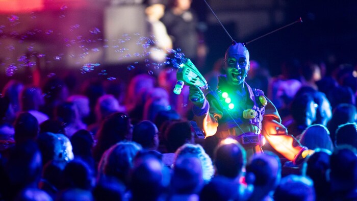 L’hommage du Cirque du Soleil à RBO en images | Radio-Canada