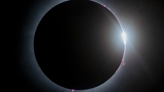 L'éclipse solaire totale du 8 avril 2024 photographiée depuis le parc Jean-Drapeau, à Montréal.
