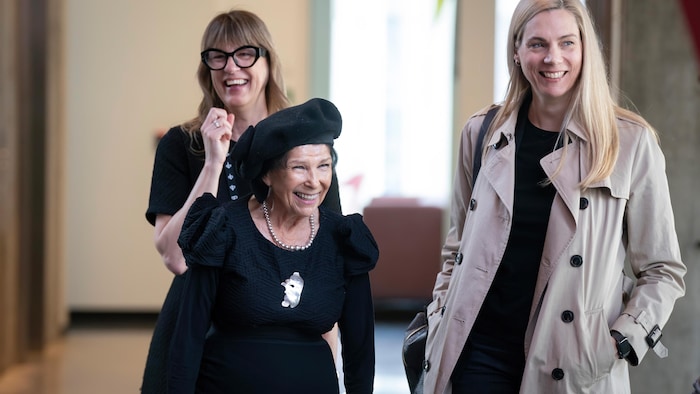 Pascale St-Onge et Alanis Obomsawin rigolent ensemble.