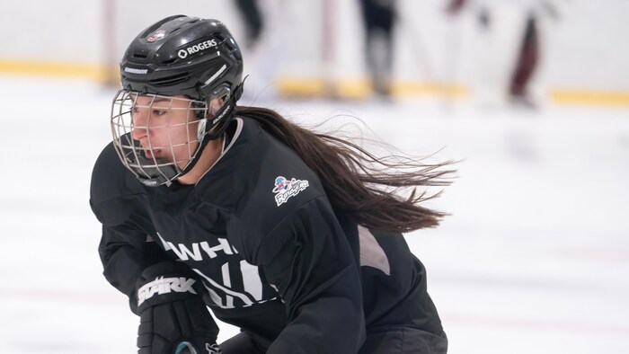 Brooke Stacey à l'entraînement sur la glace.