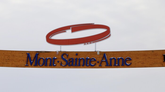 L'enseigne du Mont-Sainte-Anne.