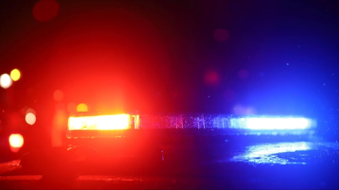 Les gyrophares d'une voiture de police.