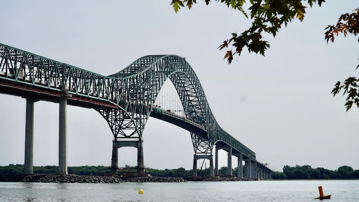 Le pont Laviolette.