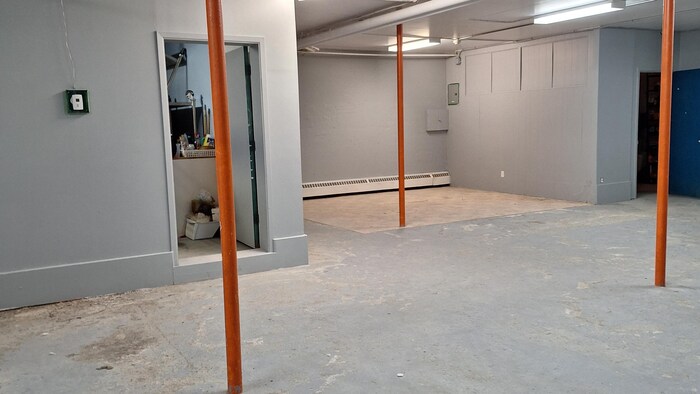 Entrepôt vide en rénovation. 
