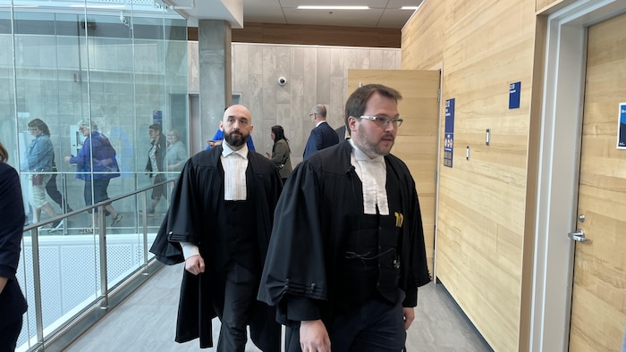 Les procureurs de la Couronne.