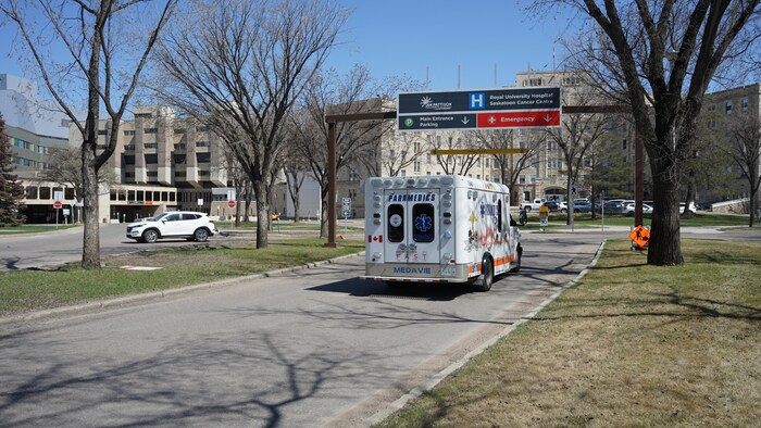Une ambulance à l'Hôpital royal universitaire de Saskatoon.