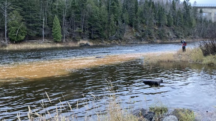 Une traînée de lixiviat rejetée dans la rivière Rimouski, captée par les chercheurs dans les dernières années.