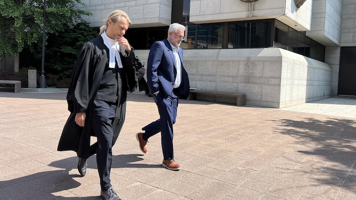 Stéphane Langlois et son avocat Me Christian Deslauriers.
