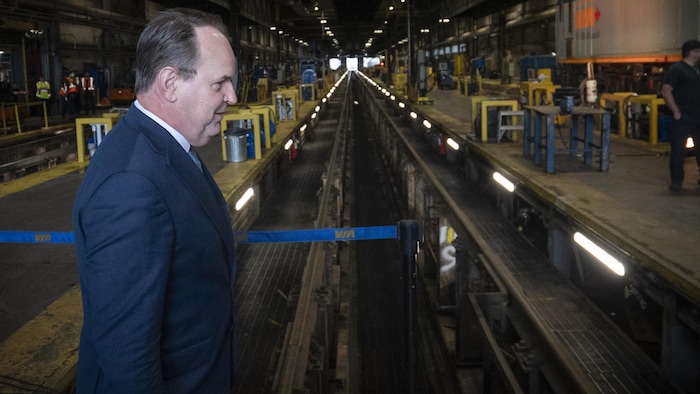 Le ministre des Transports, Steven MacKinnon.
