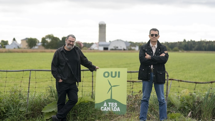 Emmanuel Perron et Jean-Paul Lerat sont en faveur du projet éolien de TES Canada.