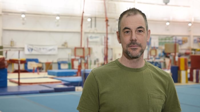 Une photo de Benoit Yves Thériault, devant les installations de Rikigym.
