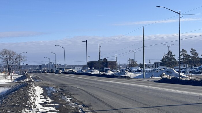 Les terrains et bâtiments du centre de gestion des équipements roulants situé sur le boulevard Pierre-Bertrand, à Québec, en hiver.