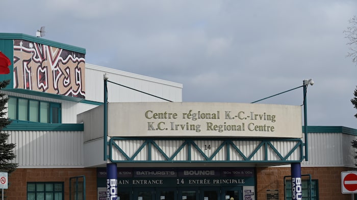 La devanture du Centre régional K.-C.-Irving.