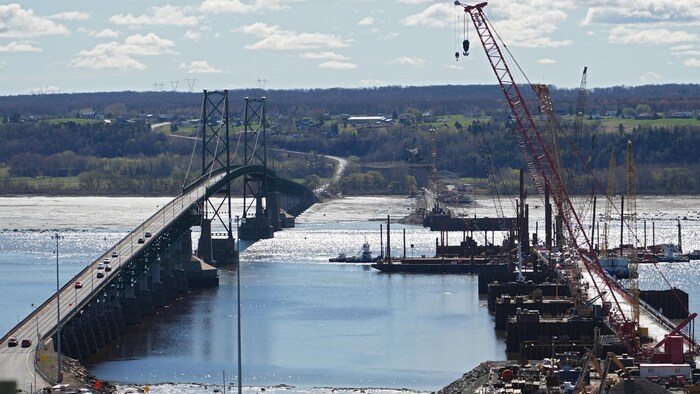 La zone de travaux du pont de l'Île d'Orléans.