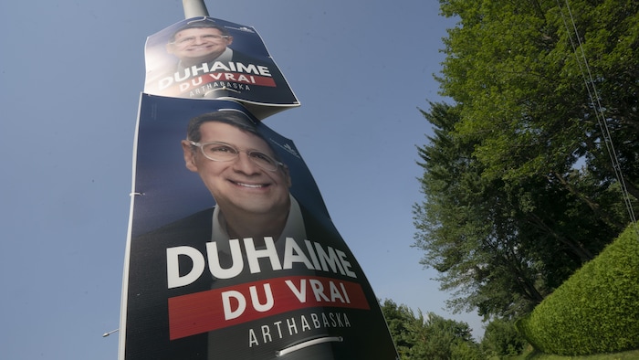 Une affiche électorale d'Éric Duhaime, candidat conservateur dans Arthabaska.