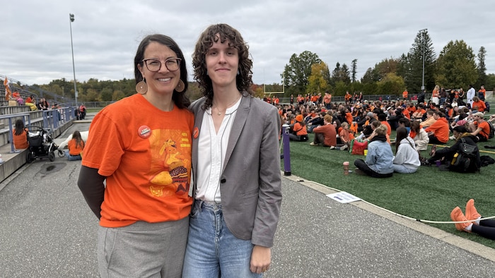 Les candidates solidaires de Sherbrooke et de Saint-François, Stéphanie Vachon et Mia Fréchette.