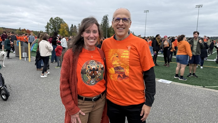 La candidate libérale de Saint-François, Jacqueline Belleau, et le candidat libéral de Sherbrooke, Pierre Cossette.