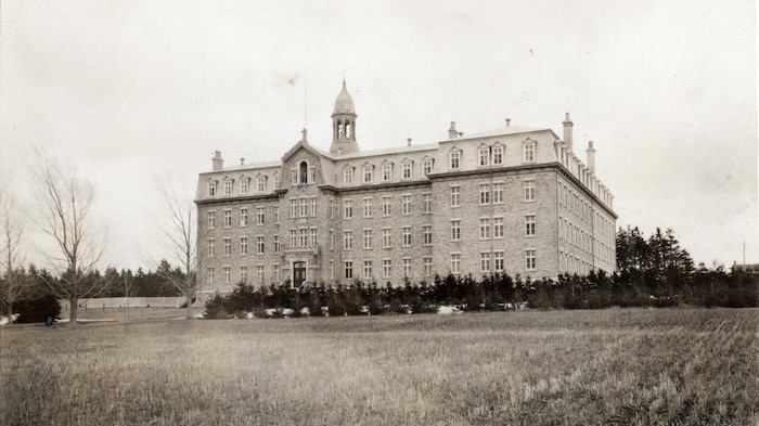 La façade du bâtiment.