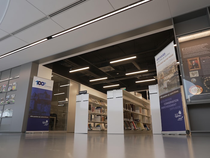 Le service des archives est ouvert au public, au 3e étage de la bibliothèque Gabrielle-Roy.