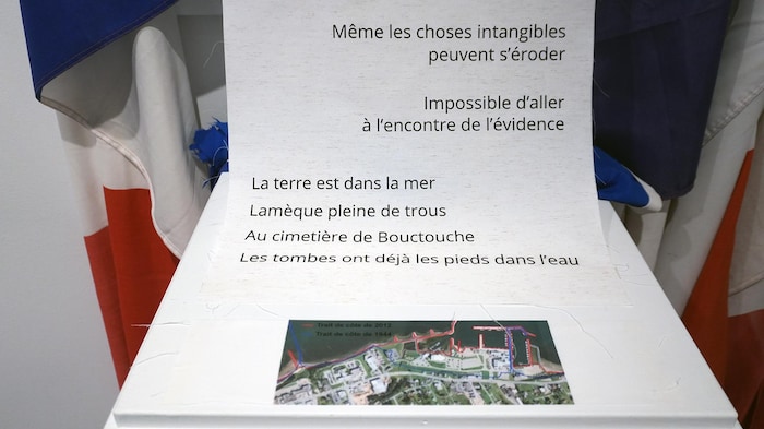  Même les choses intangibles peuvent s’éroder, impossible d’aller à l’encontre de l’évidence. La terre est dans la mer. Lamèque pleine de trous. Au cimetière de Bouctouche, les tombes ont déjà les pieds dans l’eau. 