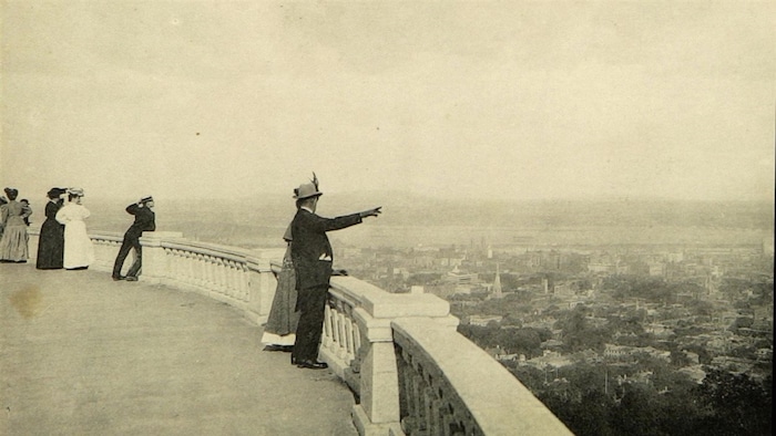 At The Mount Royal Lookout At The Beginning Of The 20Th Century.