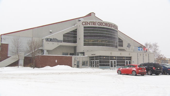 Construit en 1949, le Colisée de Chicoutimi devient le Centre Georges-Vézina en 1965.