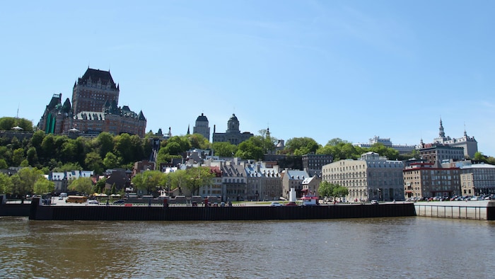 Le Château Frontenac et le Vieux-Québec vus de Lévis