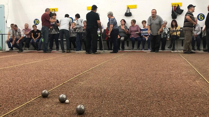 Des joueurs de pétanque du Club Bouliste de Baie-Comeau