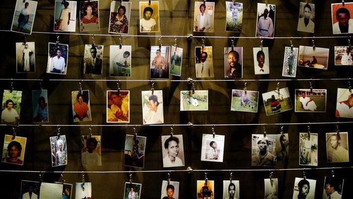 Fotografías de víctimas del Genocidio de 1994 en Kigali, Ruanda.