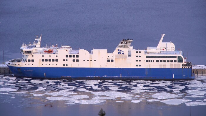 Le F.A.-Gauthier au quai de Baie-Comeau.