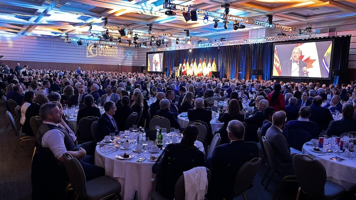 Crowd in the hall of the Palais des Congrès. mayors choose pay their pocket