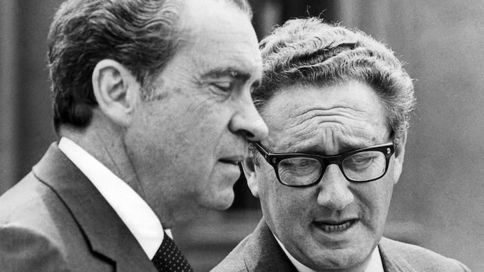 Le secrétaire d'État américain Henry Kissinger (à droite), en compagnie du président Richard Nixon.