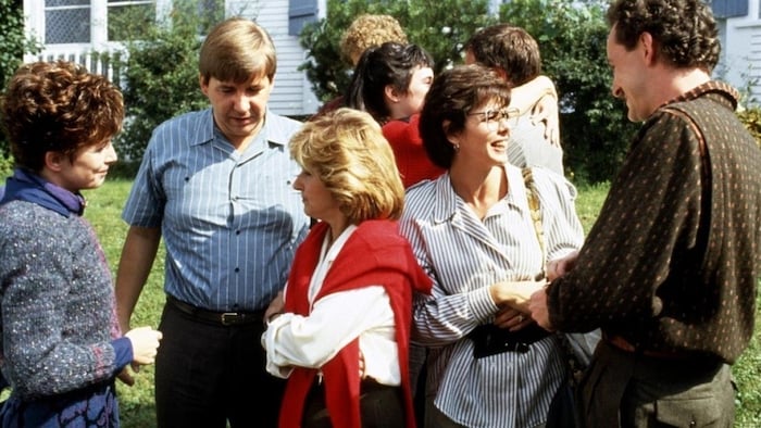 Une scène du film <i>Le déclin de l'empire américain</i> montrant une rencontre entre amis.