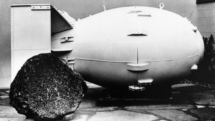 Une réplique de la bombe larguée sur Nagasaki en 1945.