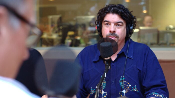 Jean-Sébastien Fallu, au centre, et Stéphan Bureau, de dos, à gauche