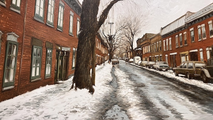 Une toile montrant une rue enneigée de Montréal.