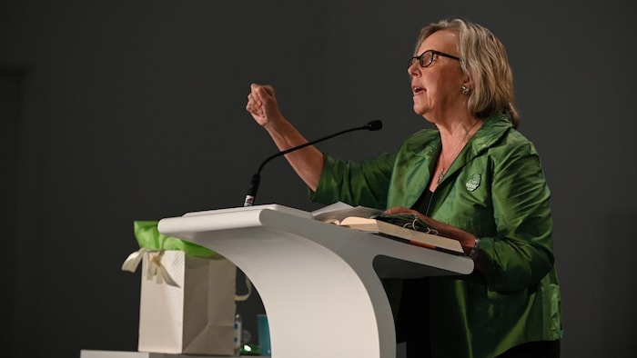 زعيمة الحزب الأخضر الكندي إليزابيث ماي.