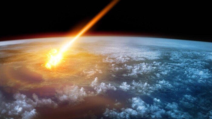 Une météorite entre en collision avec la Terre, provoquant un faisceau de feu.