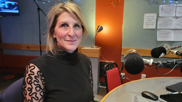Nadia Denis, directrice de la protection de la jeunesse sur la Côte-Nord, en studio.