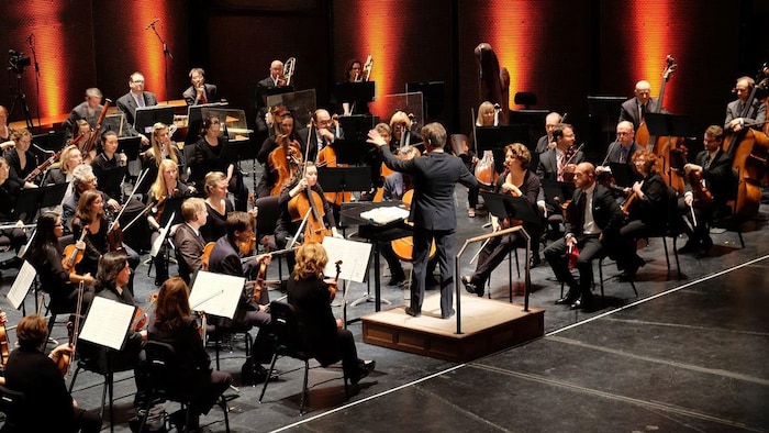 L'Orchestre symphonique de Winnipeg performe à la salle du Centenaire à Winnipeg. 